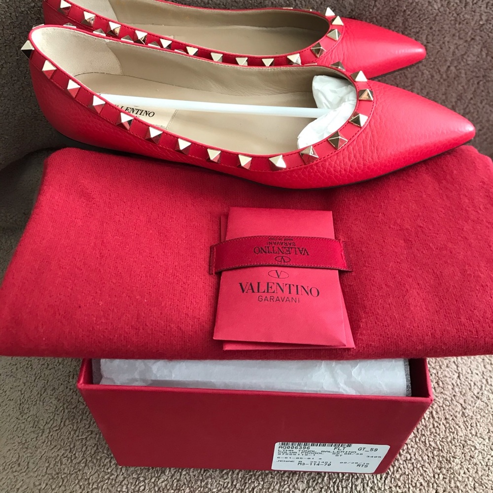 Beautiful Valentino Red Flats!